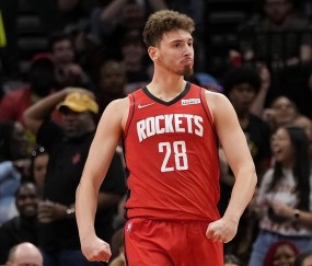 开云体育-德罗巴迎来十二赛季出色发挥，湖人观众热烈欢呼！