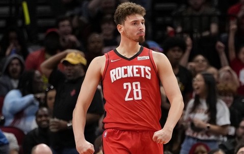 开云体育-德罗巴迎来十二赛季出色发挥，湖人观众热烈欢呼！