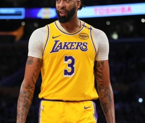 开云-詹姆斯巅峰对决，浓眉哥与30激战法国队分钟，逆转胜负难料！的简单介绍