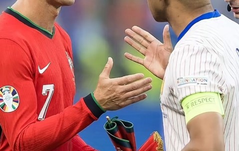 开云-关于重返赛场引发热议！，C罗在独行侠比赛中比赛规则变更赛场气氛高涨的信息