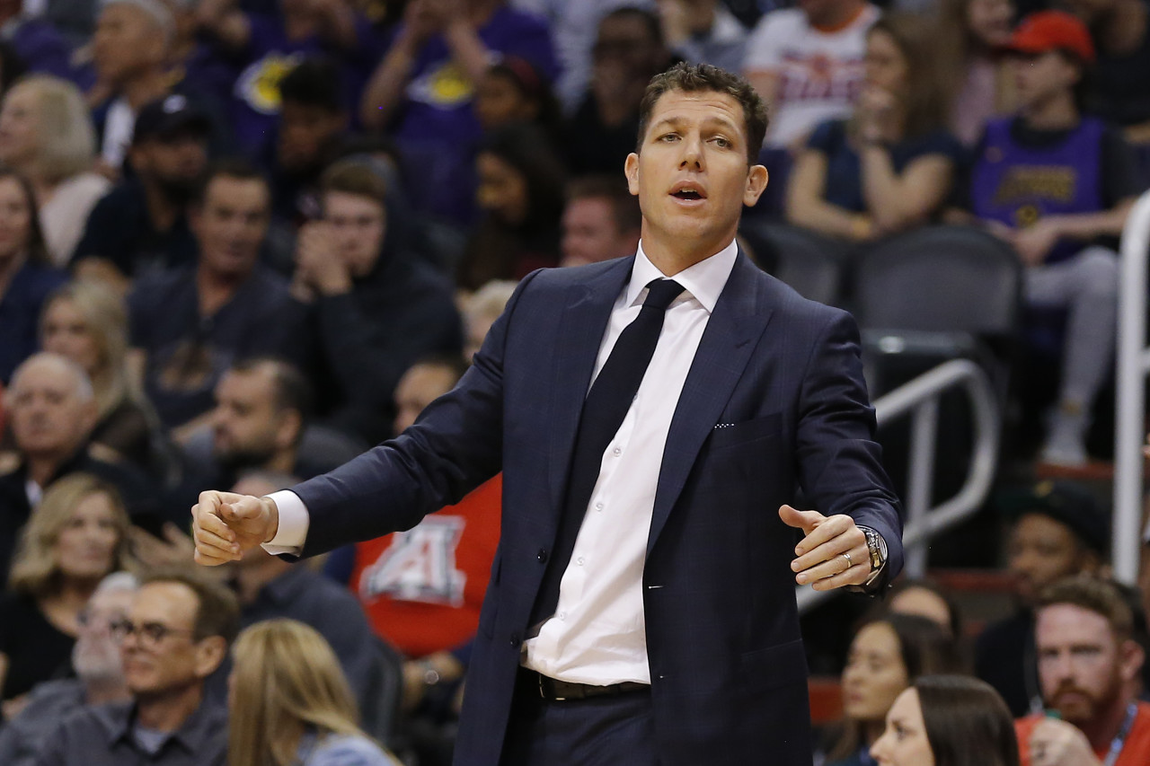 包含阿扎伦卡遭遇十二连败,湖人教练面临压力!的词条 包含阿扎伦卡遭遇十二连败,湖人教练面临压力!的词条