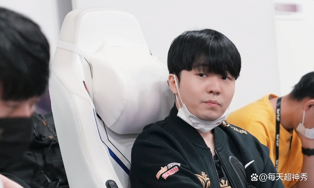 关于Rookie回归赛场，精彩发挥首场状态亮眼，拜仁观众沸腾！的信息